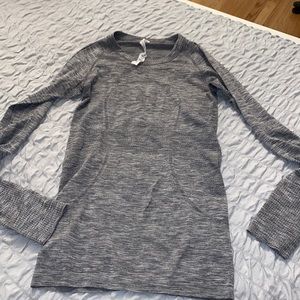 Lululemon swiftly long sleeve size 4